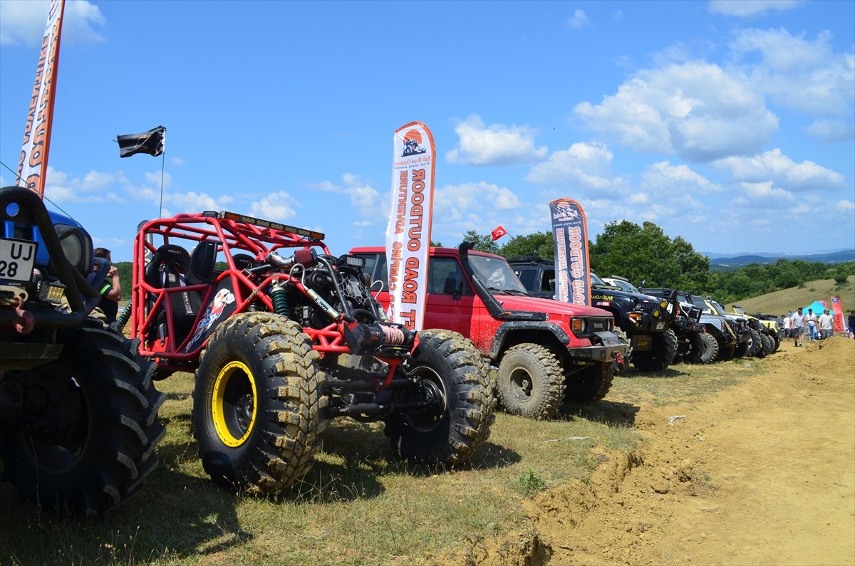 Kocaeli'de düzenlenen 3. Gebze Off-Road Festivali başladı. Gebze Belediyesi tarafından Denizli...