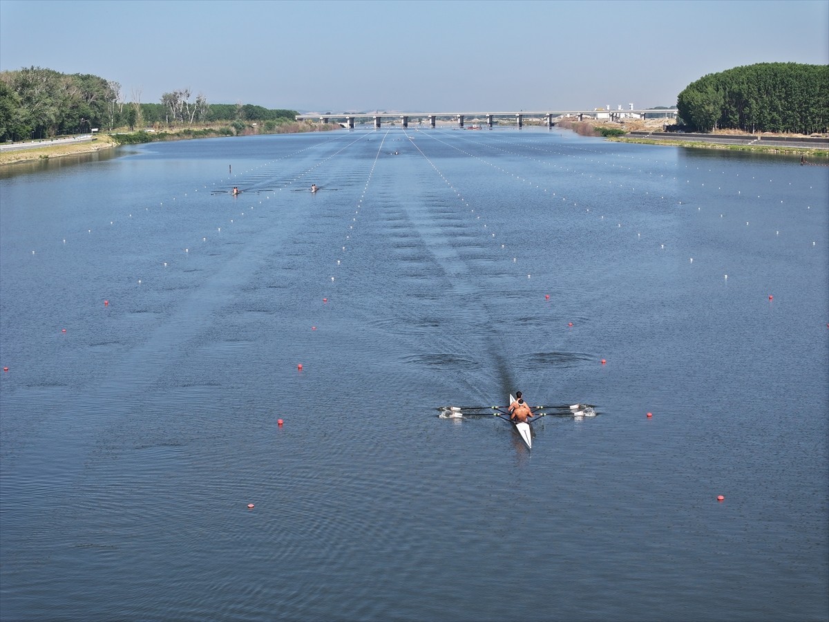 Kürek Milli Takımı, Edirne'deki Meriç Nehri Kürek Parkuru'nda kampa girdi. Türkiye Kürek...