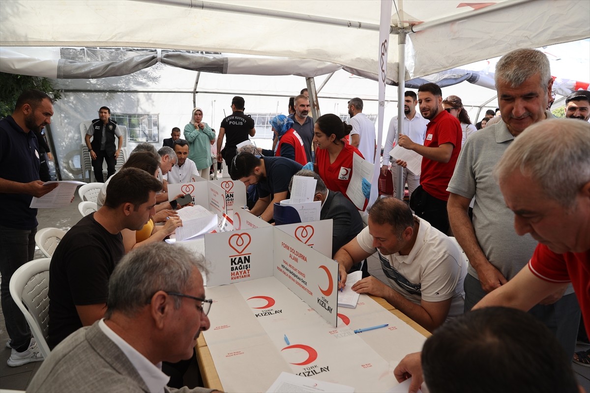 Mardin'de, Valilik ve Türk Kızılay işbirliğiyle "Birbirimize candan bağlıyız" sloganıyla bu yıl...