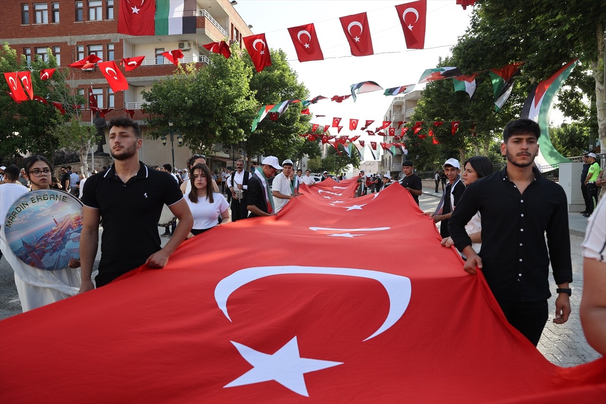 Mardin'in Yeşilli ilçesinde bu yıl 17'ncisi düzenlenen "Yeşilli Uluslararası Kültür Sanat ve Kiraz...