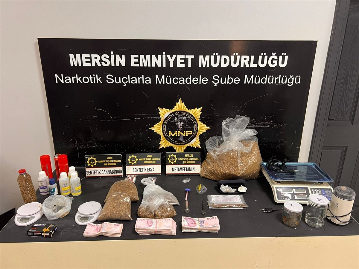 Mersin'de polis ekiplerinin uyuşturucu operasyonunda 9 şüpheli gözaltına alındı. Adreslerdeki...