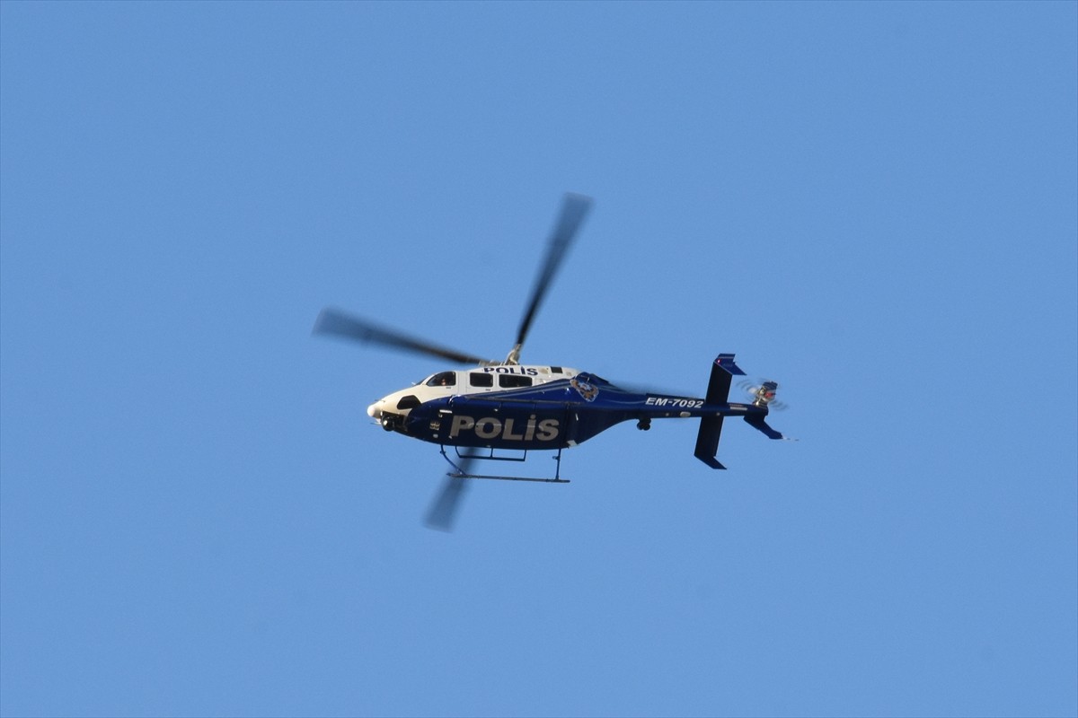 Nevşehir'de polisin helikopter destekli uyuşturucu operasyonunda 61 zanlı gözaltına alındı....