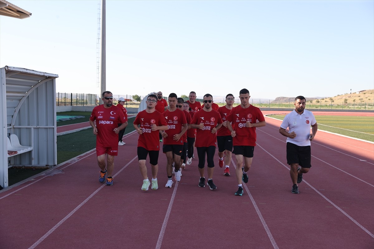 Özel Sporcular Down Atletizm Milli Takımı, Çekya'da yapılacak Down Sendromlular Avrupa Şampiyonası...