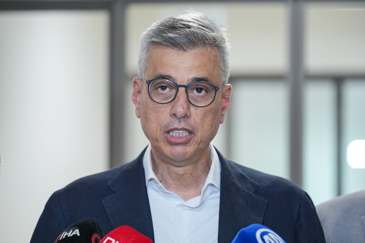 Sağlık Bakanı Kemal Memişoğlu, Kuzey Makedonya'daki yangında yaralananları tedavi gördükleri...