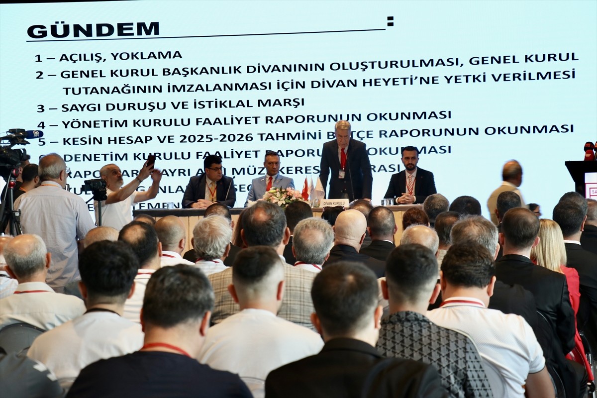 Samsunspor Kulübü Derneğinin olağan kongresinde mevcut başkan Yüksel Yıldırım, yeniden göreve...