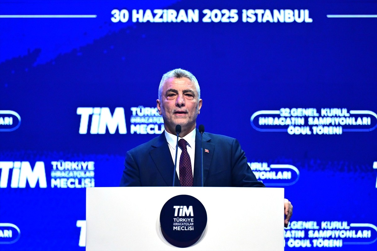 Ticaret Bakanı Ömer Bolat, Haliç Kongre Merkezi'nde düzenlenen TİM 32. Genel Kurul İhracatın...