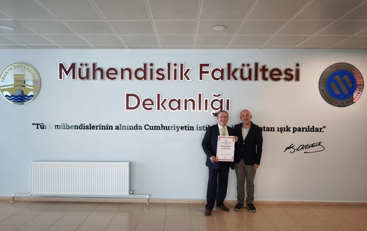 Trakya Üniversitesi'nde üretilen ve fotovoltaik panellerin verimliliğini artırıp kullanım ömrünü...