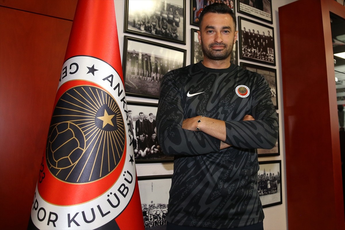 Trendyol Süper Lig'in yeni takımlarından Gençlerbirliği, kaleci Gökhan Akkan'ı renklerine...