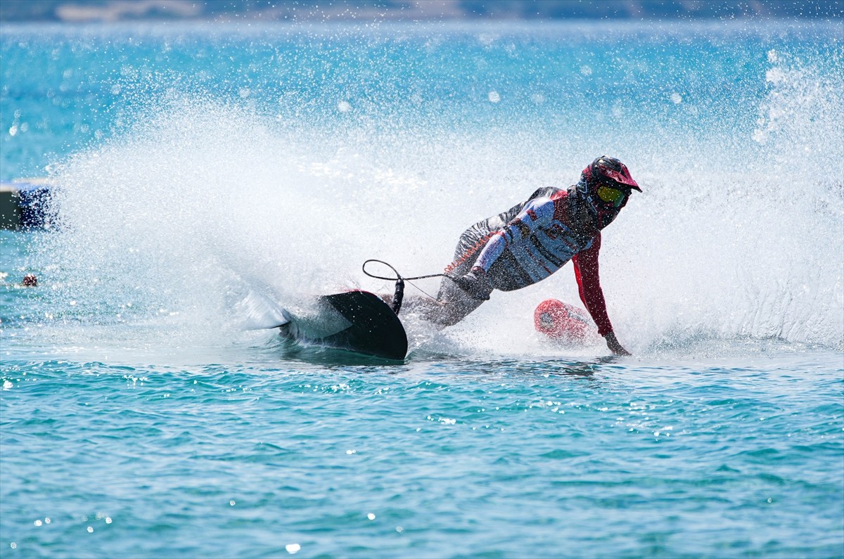 Türkiye'de ilk kez Çeşme'de 16 ülkeden 80 yarışmacının katılımıyla gerçekleştirilecek Dünya...