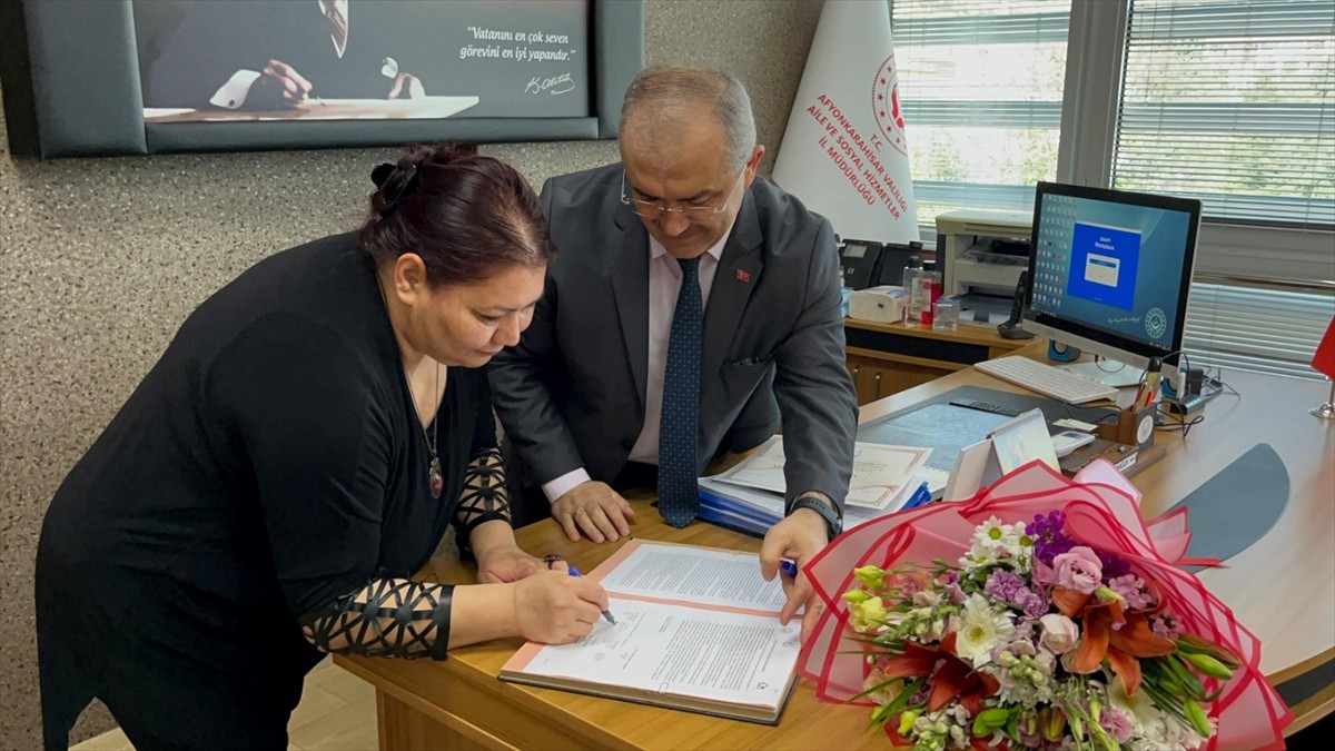 Türkiye'de ilk kez uygulanan "Geçici Koruyucu Aile Hizmeti" modelinden yararlanan ilk bebek Asel...