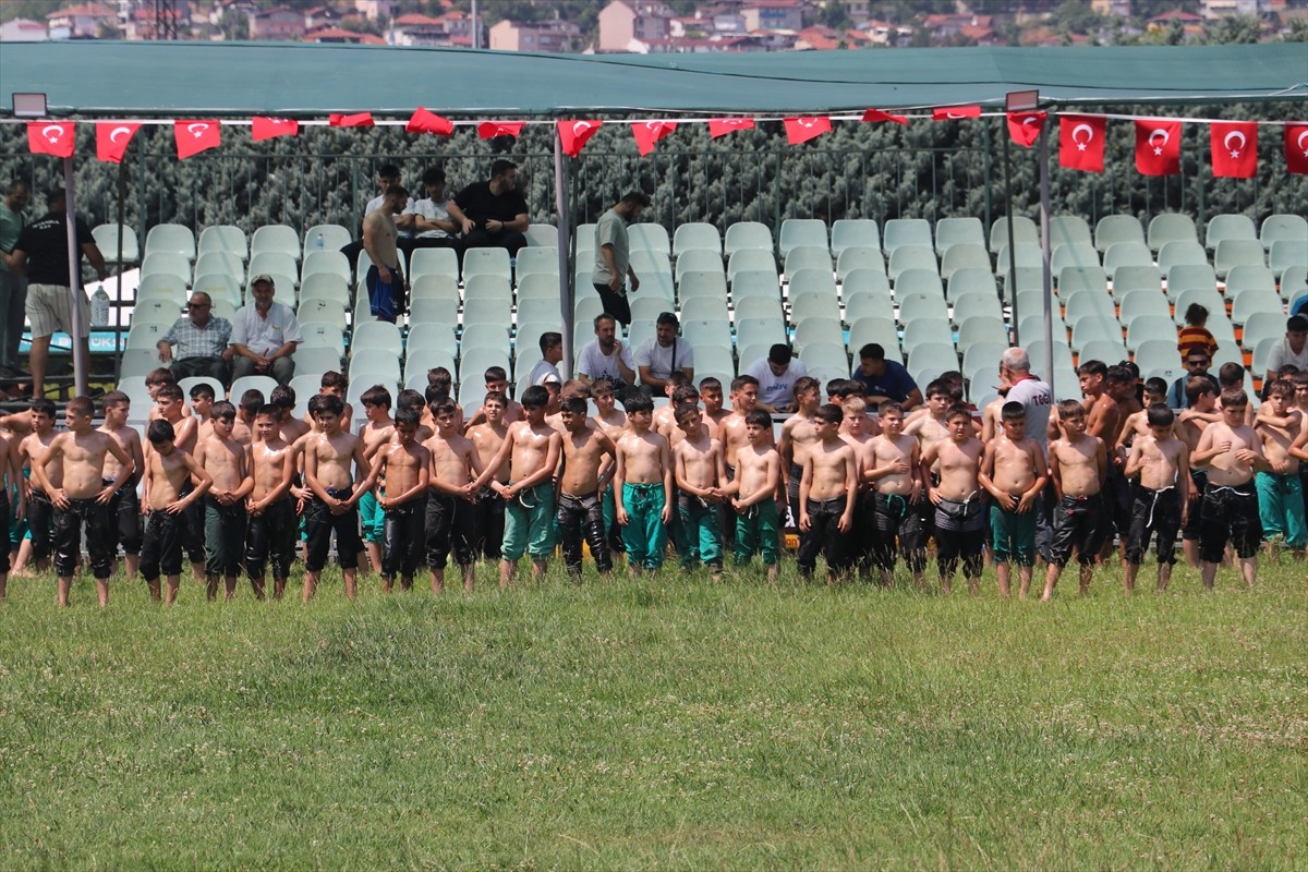  Türkiye Geleneksel Güreşler Federasyonu tarafından düzenlenen 2025 CW Enerji Türkiye Yağlı Güreş...