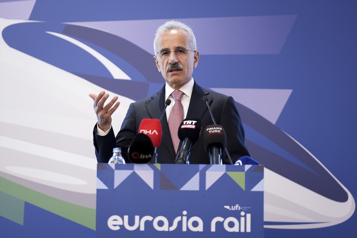 Ulaştırma ve Altyapı Bakanı Abdulkadir Uraloğlu, 11. Eurasia Rail Demiryolu, Hafif Raylı...