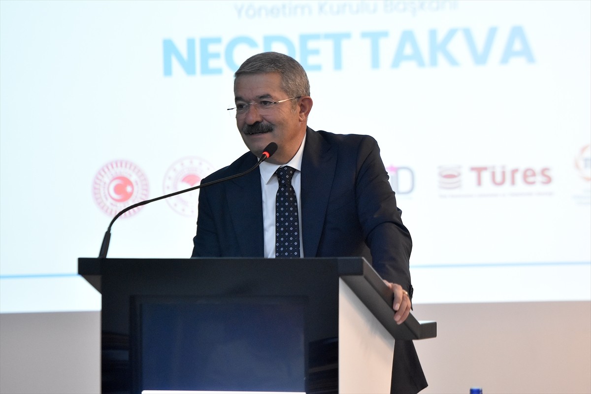 Van'da, "Türkiye'nin Kahramanları Projesi" kapsamında perakende sektöründeki alıcılar ile yerli...