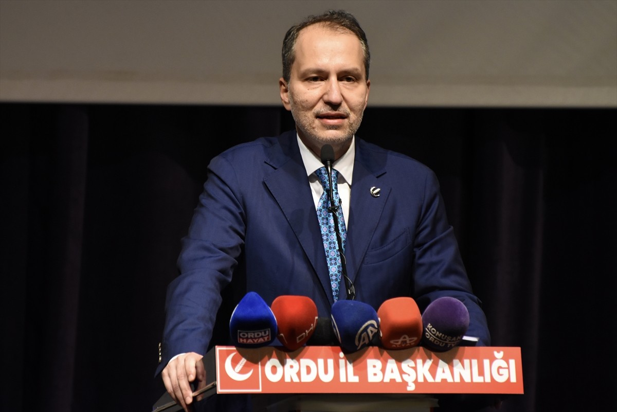 Yeniden Refah Partisi Genel Başkanı Fatih Erbakan, Ordu Kültür Sanat Merkezi'nde düzenlenen...