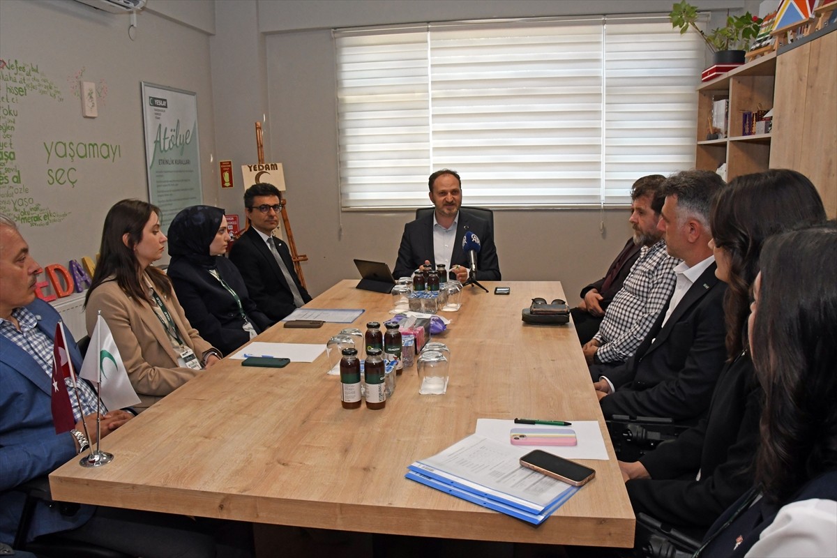 Yeşilay Genel Başkanı Mehmet Dinç, Gümüşhane Yeşilay Danışmanlık Merkezi'ni (YEDAM) ziyaret...