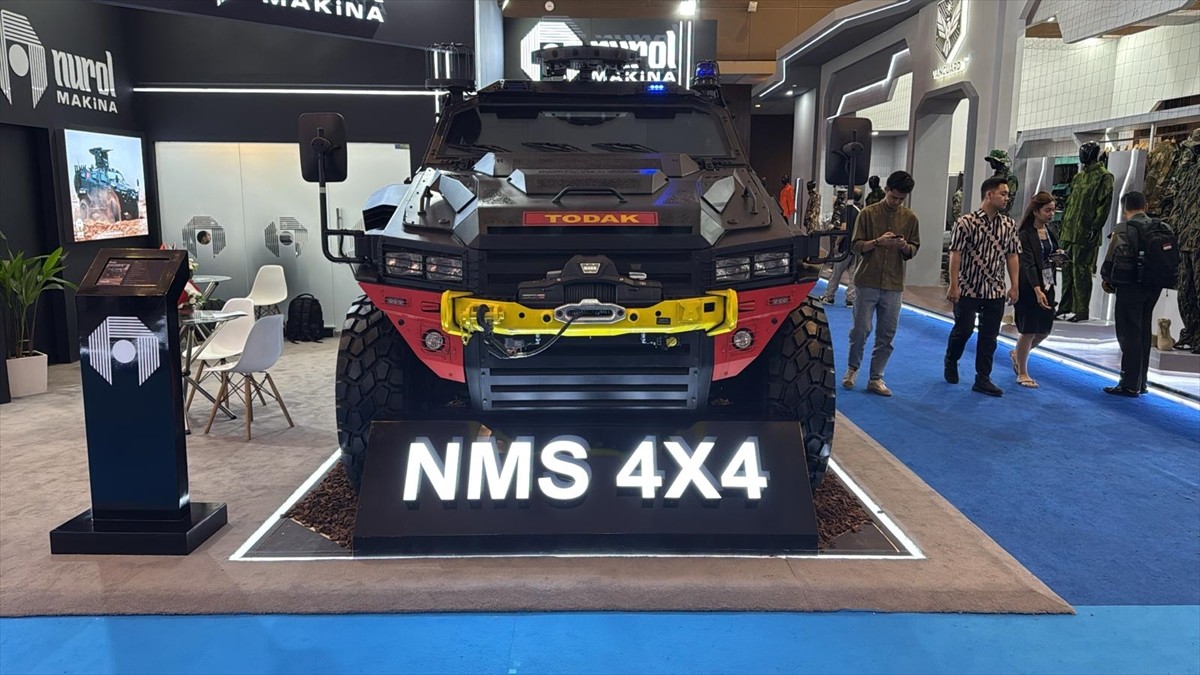 YÖRÜK 4x4 Hafif Zırhlı Araç ile Endonezya polisine hizmet veren Nurol Makina, ordu tarafındaki...