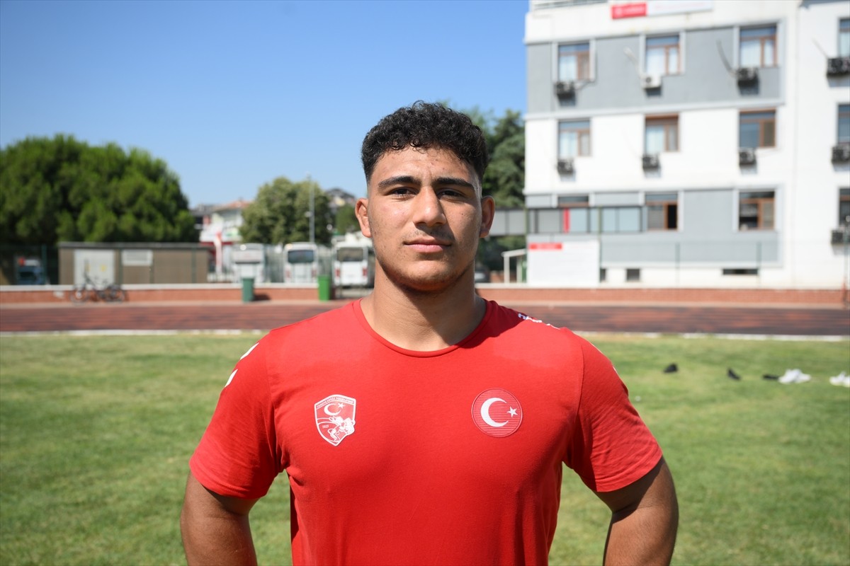 664. Tarihi Kırkpınar Yağlı Güreşleri'nde bir birincilik ve bir üçüncülük elde eden Edirneli...