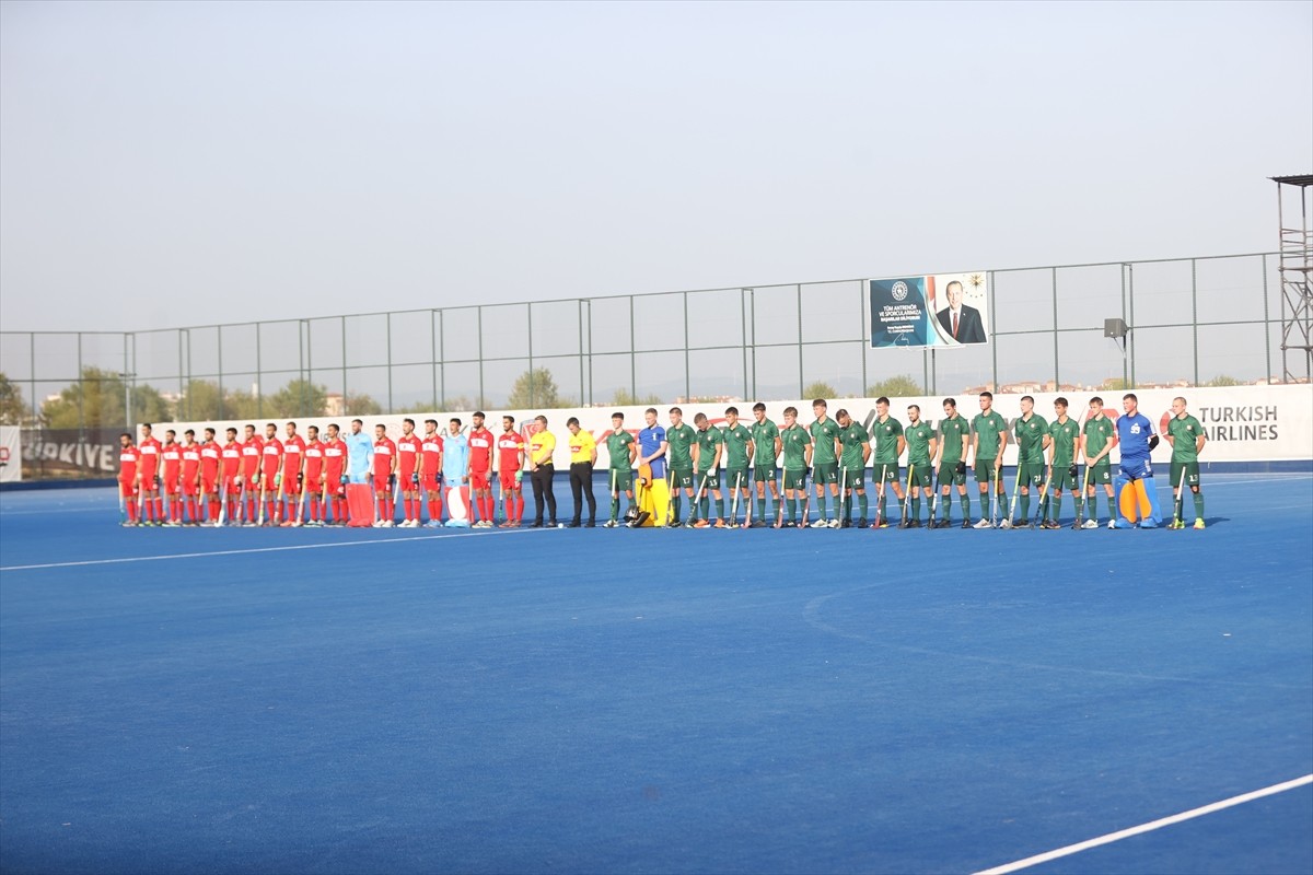 Açık Alan Hokeyi Erkekler Avrupa Şampiyonası 3, Kırklareli'nde devam ediyor. Hokey Tesisleri'nde...