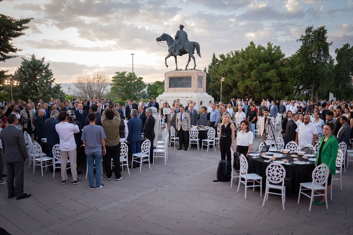 Ankara'da Etnografya Müzesi'nde muharrem ayı dolayısıyla iftar programı düzenlendi.  Etnografya...