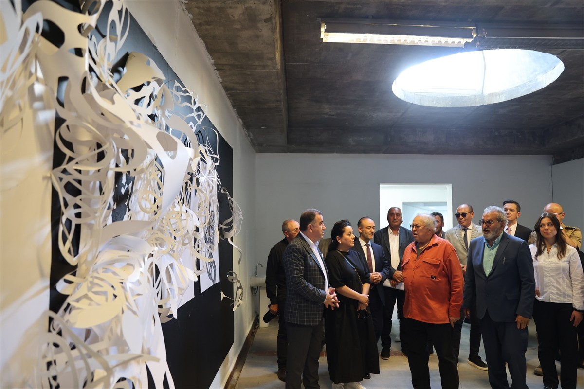 Baksı Müzesi'nde "Ütopya Atölyeleri" ve "Sessiz Hayaller Büyük Hikayeler" isimli sergilerin...