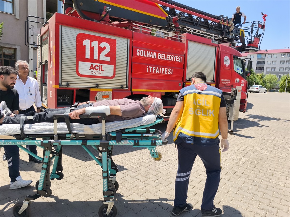 Bingöl'ün Solhan ilçesinde deprem ve yangın tatbikatı gerçekleştirildi. Solhan Devlet...