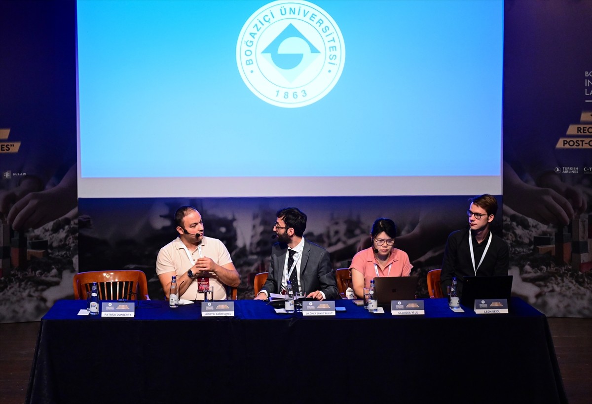 Boğaziçi Üniversitesi Hukuk Fakültesince ikincisi düzenlenen ve Anadolu Ajansının Global İletişim...