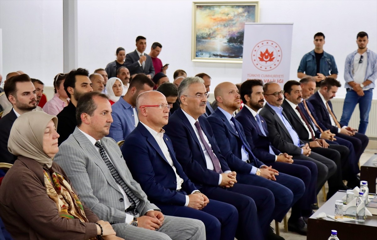 Bursa'da İsmail Hakkı Bursevi'nin vefatının 300. yılı dolayısıyla, Türkiye Yazma Eserler Kurumu...