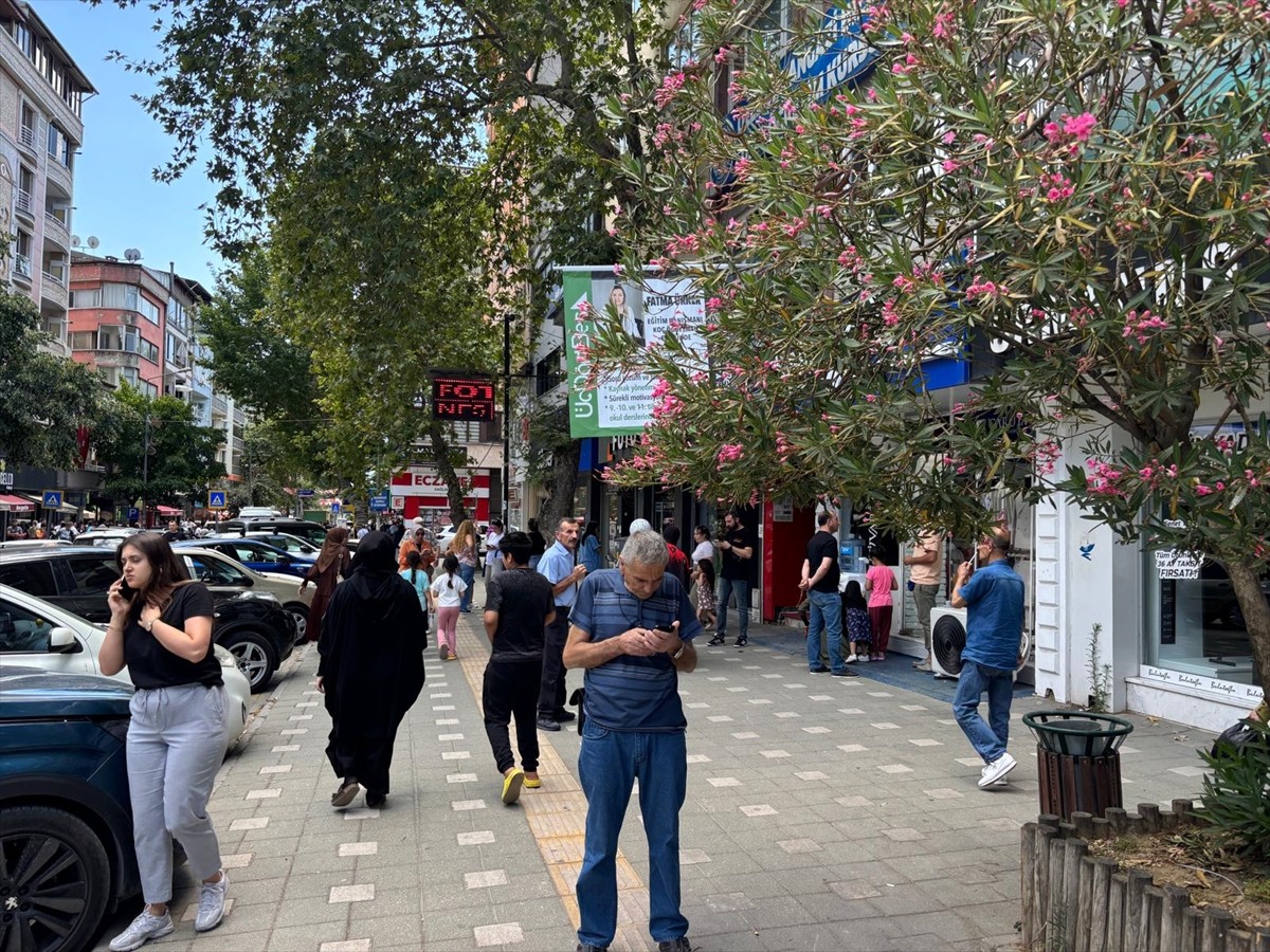 Bursa'nın Gemlik ilçesinde saat 13.57'de 4,3 büyüklüğünde deprem meydana geldi. Deprem nedeniyle...