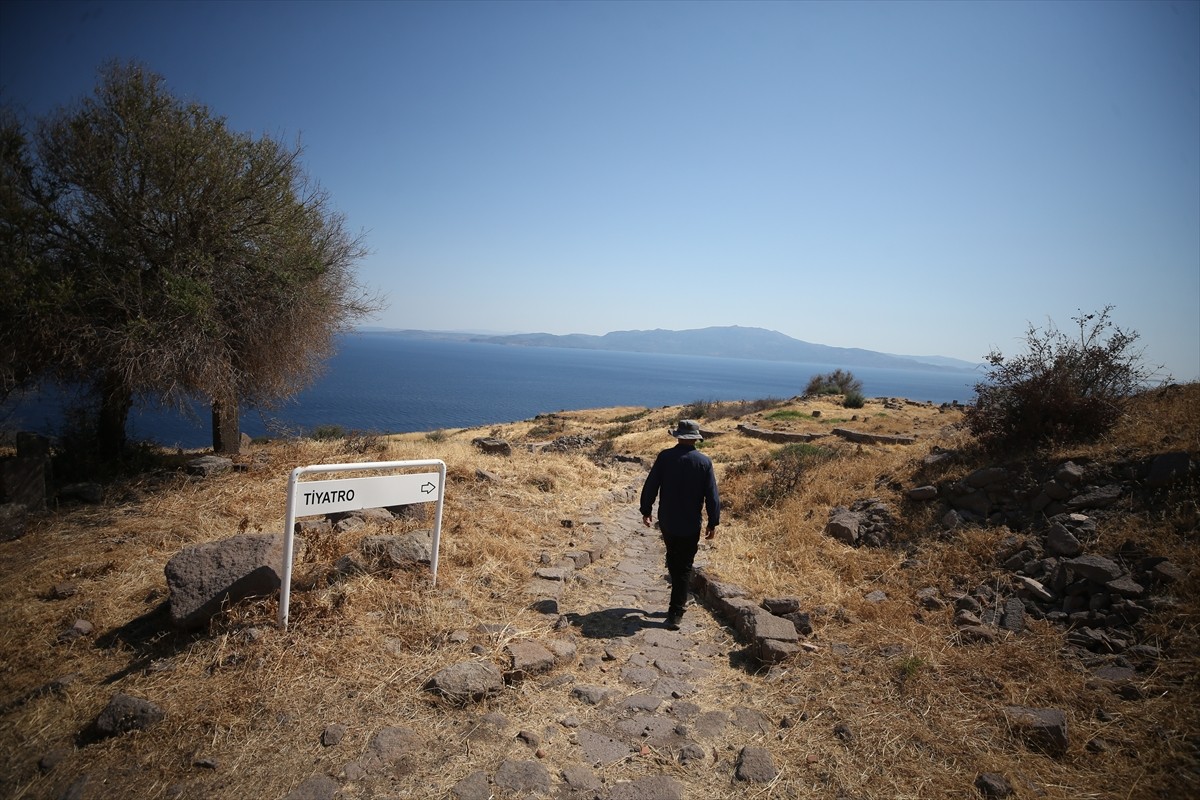 Çanakkale'nin Ayvacık ilçesi Behramkale köyü sınırları içinde kalan Assos Antik Kenti'nde 2 bin...