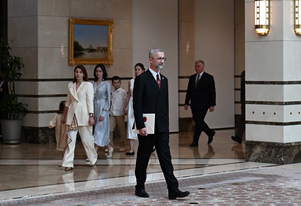 Cumhurbaşkanı Recep Tayyip Erdoğan, Ukrayna, Slovak, Özbekistan ve Cezayir büyükelçilerini kabul...