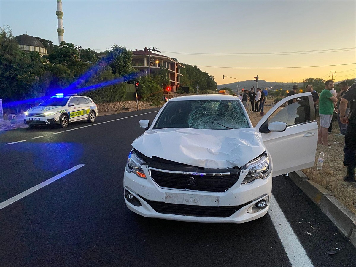Düzce'de otomobilin çarptığı yaya, kaldırıldığı hastanede hayatını kaybetti.