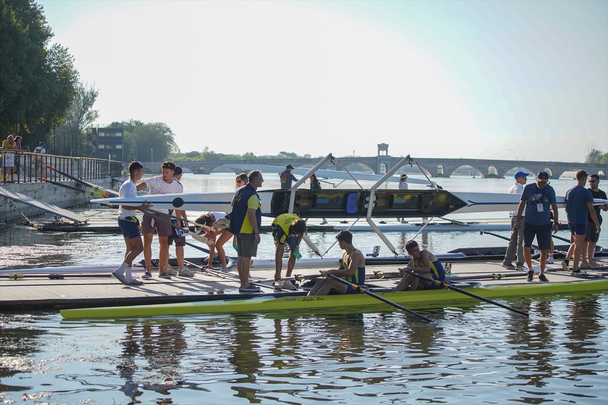 Edirne'de, Türkiye Kürek Federasyonu tarafından düzenlenen Gençler Türkiye Kupası Kürek Yarışları...