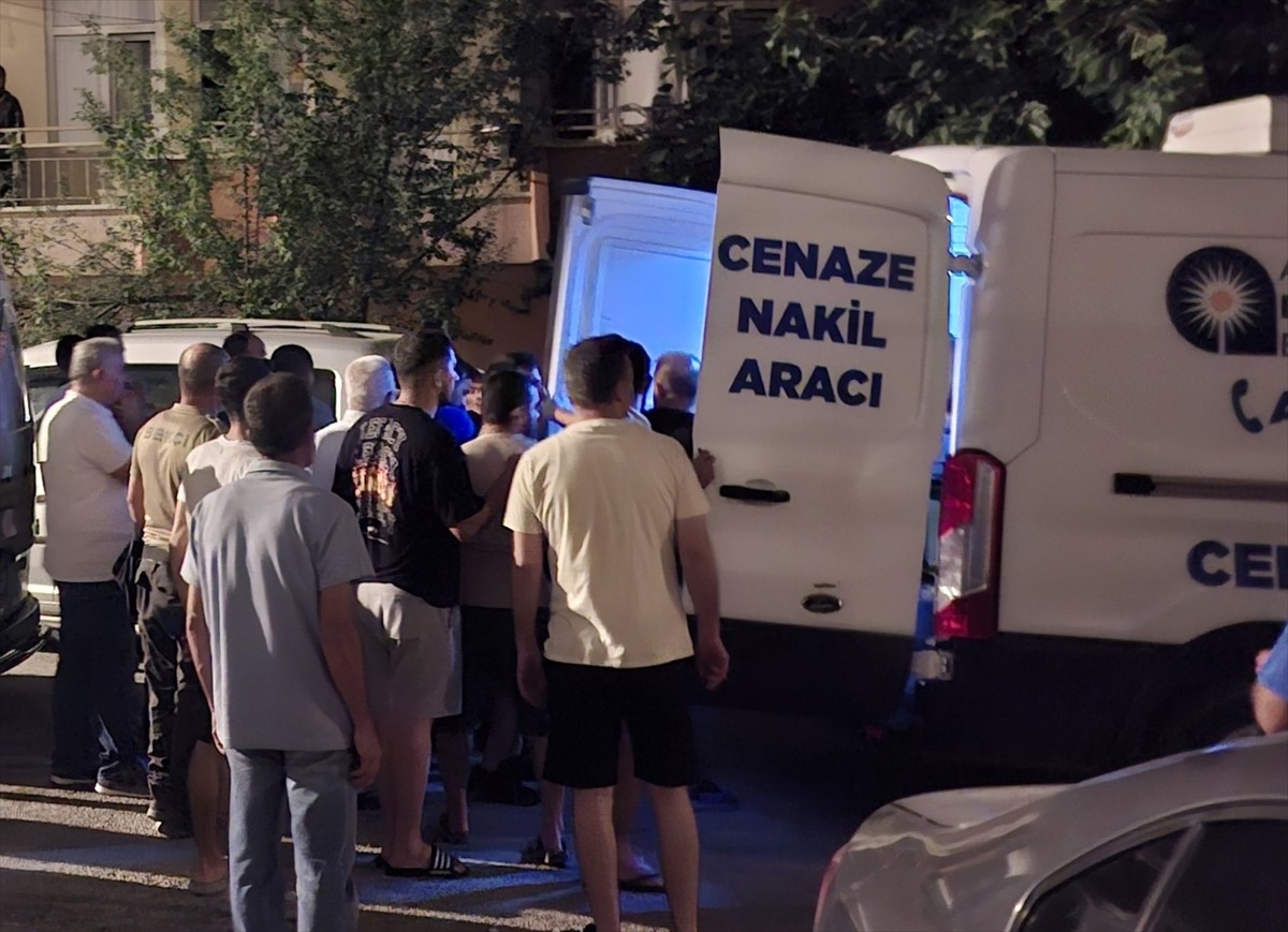 Ege Üniversitesi Çocuk Gelişimi Bölümü öğrencisi Nazife A, yaz tatilini geçirmek için geldiği...