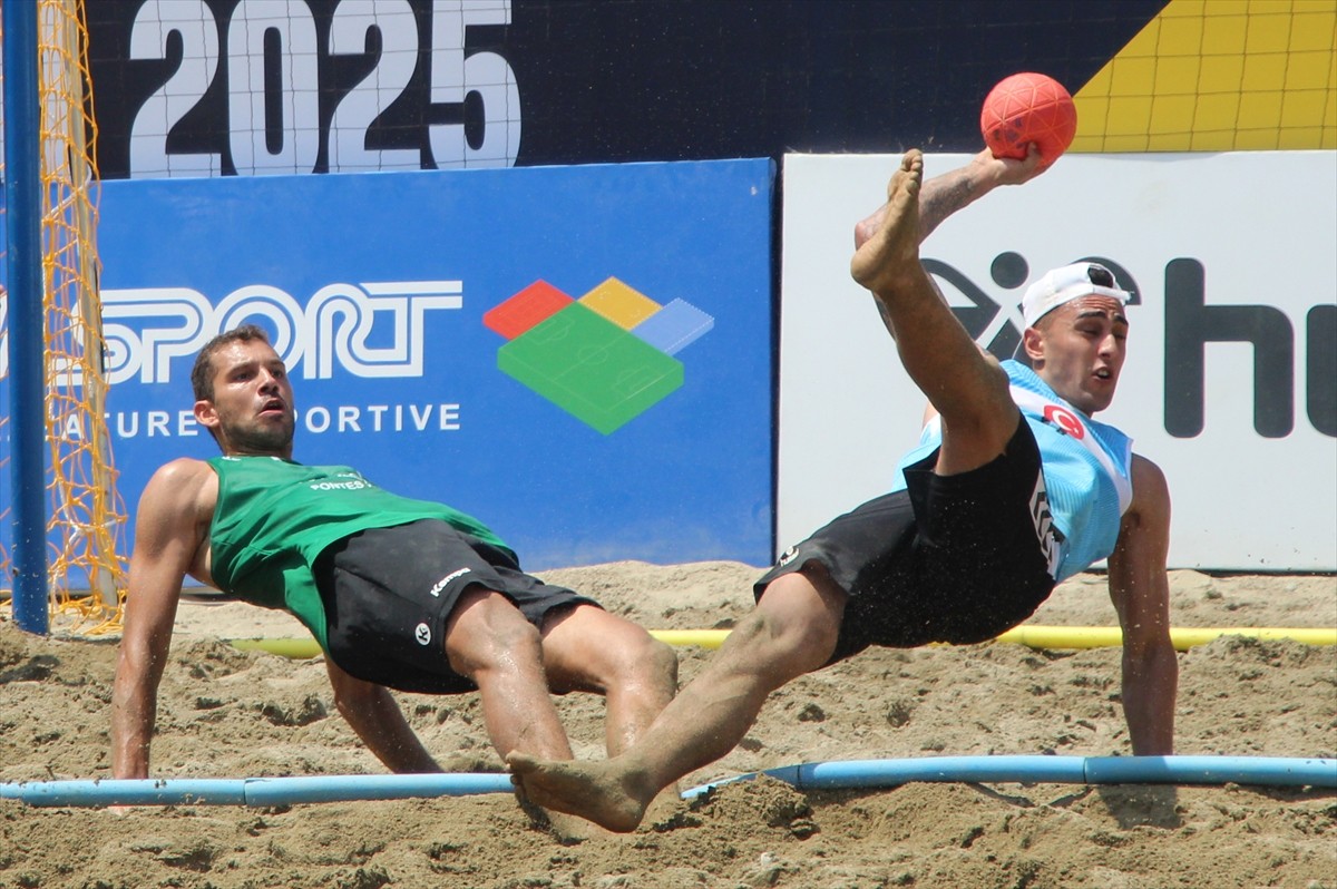 EHF Avrupa Plaj Hentbol Şampiyonası, Antalya'nın Alanya ilçesinde başladı. A Milli Erkek Plaj...