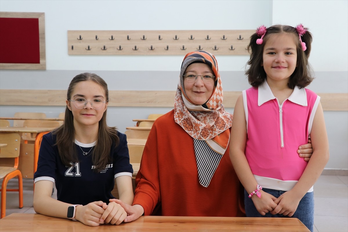 Elazığ'da Liselere Geçiş Sistemi (LGS) kapsamındaki merkezi sınavda 500 tam puan alan Zümra...