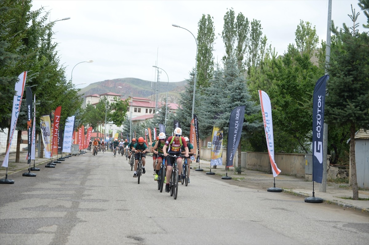 Erzurum'da, üniversiteli gençlerin doğayla iç içe, ekip ruhu içerisinde fiziksel ve zihinsel...