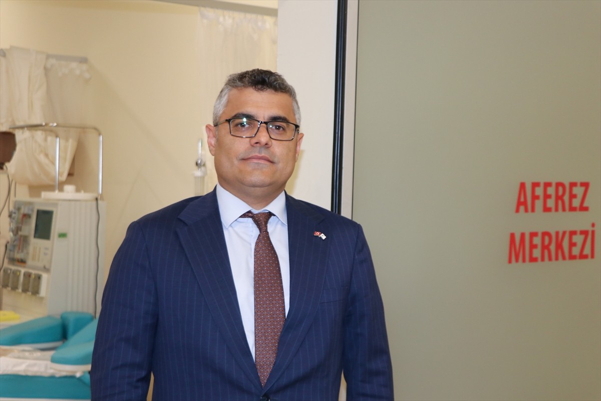 Erzurum Şehir Hastanesi'nde Türk Kızılay ile yapılan işbirliği kapsamında gönüllü donörlerden kök...