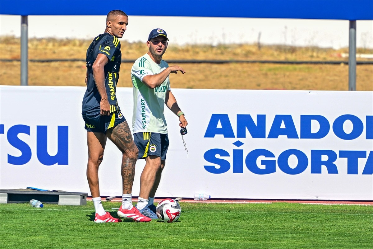 Fenerbahçe, 2025-2026 sezonu hazırlıkları kapsamında Portekiz'de yaptığı kampta günün ikinci...