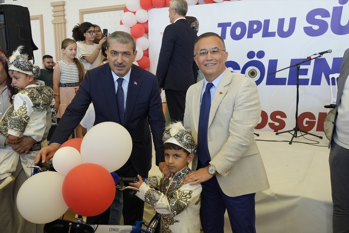 Gaziantep Vakıflar Bölge Müdürlüğünce 25 çocuk için sünnet etkinliği gerçekleştirildi. Vali Kemal...