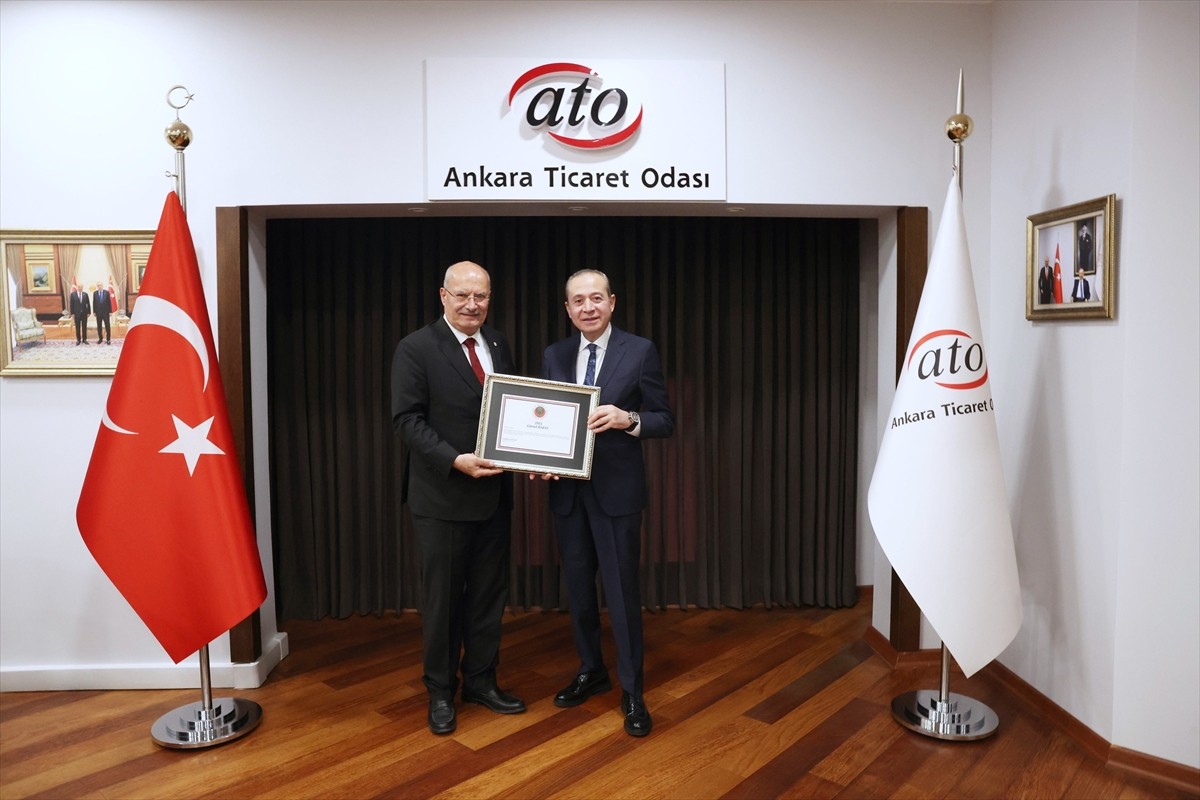 Gençlerbirliği Kulübü Başkanı Osman Sungur (sağda), Ankara Ticaret Odası (ATO) Başkanı Gürsel...