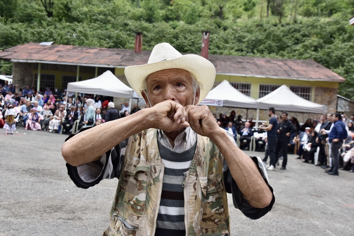 Giresun'un Çanakçı ilçesine bağlı Kuşköy köyünde "26. Islık Dili Kültür ve Sanat Festivali"...