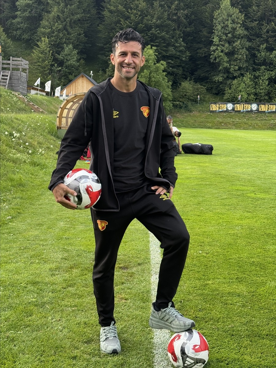 Göztepe futbol takımı kaptanı İsmail Köybaşı (fotoğrafta) yeni sezon kamp çalışmalarına ilişkin...