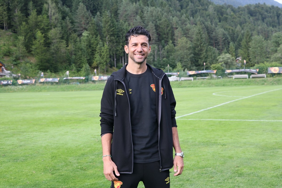 Göztepe futbol takımı kaptanı İsmail Köybaşı (fotoğrafta) yeni sezon kamp çalışmalarına ilişkin...