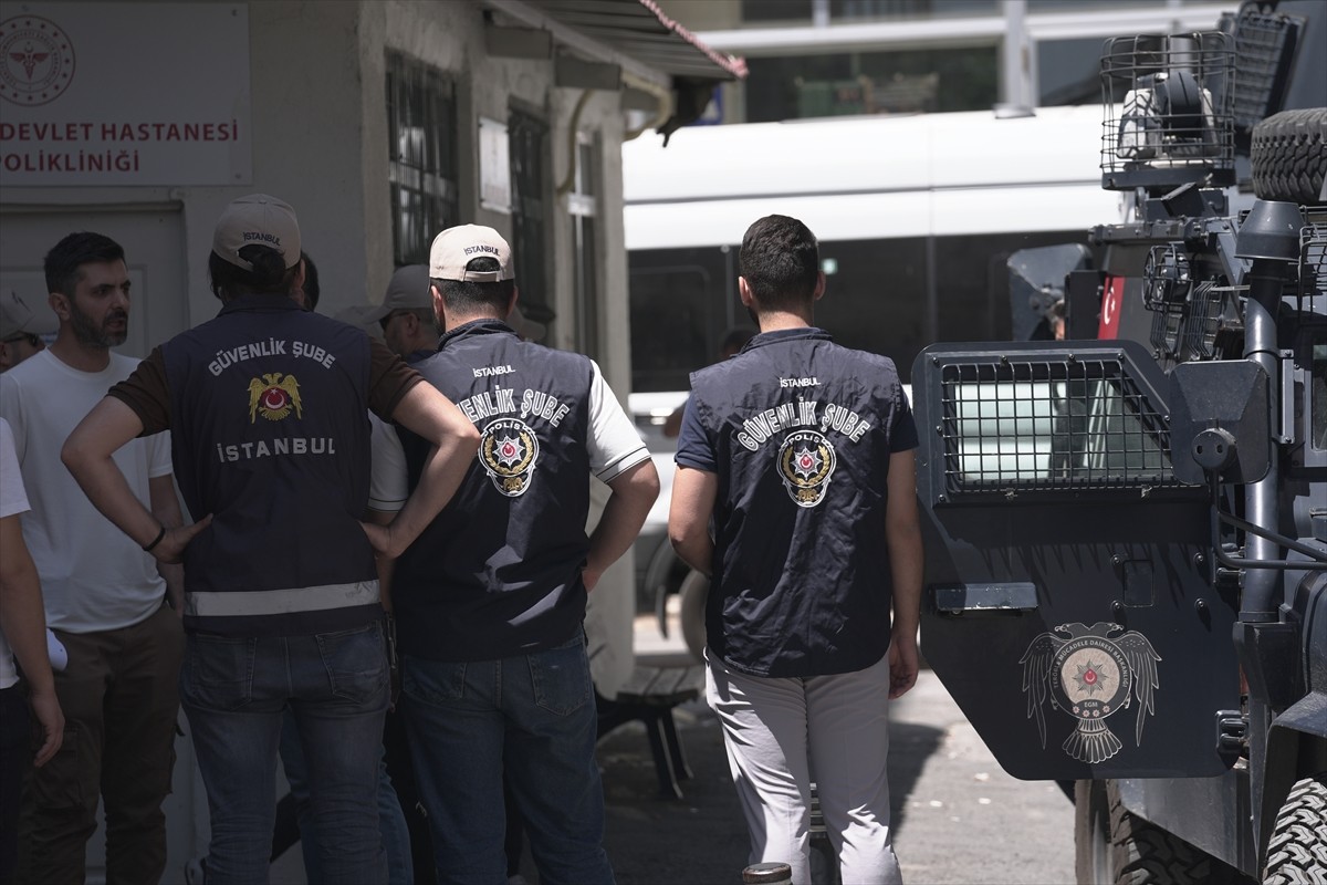Hazreti Muhammed'in karikatürünün yayınlanmasıyla ilgili gözaltına alınan şüpheliler, Bayrampaşa...