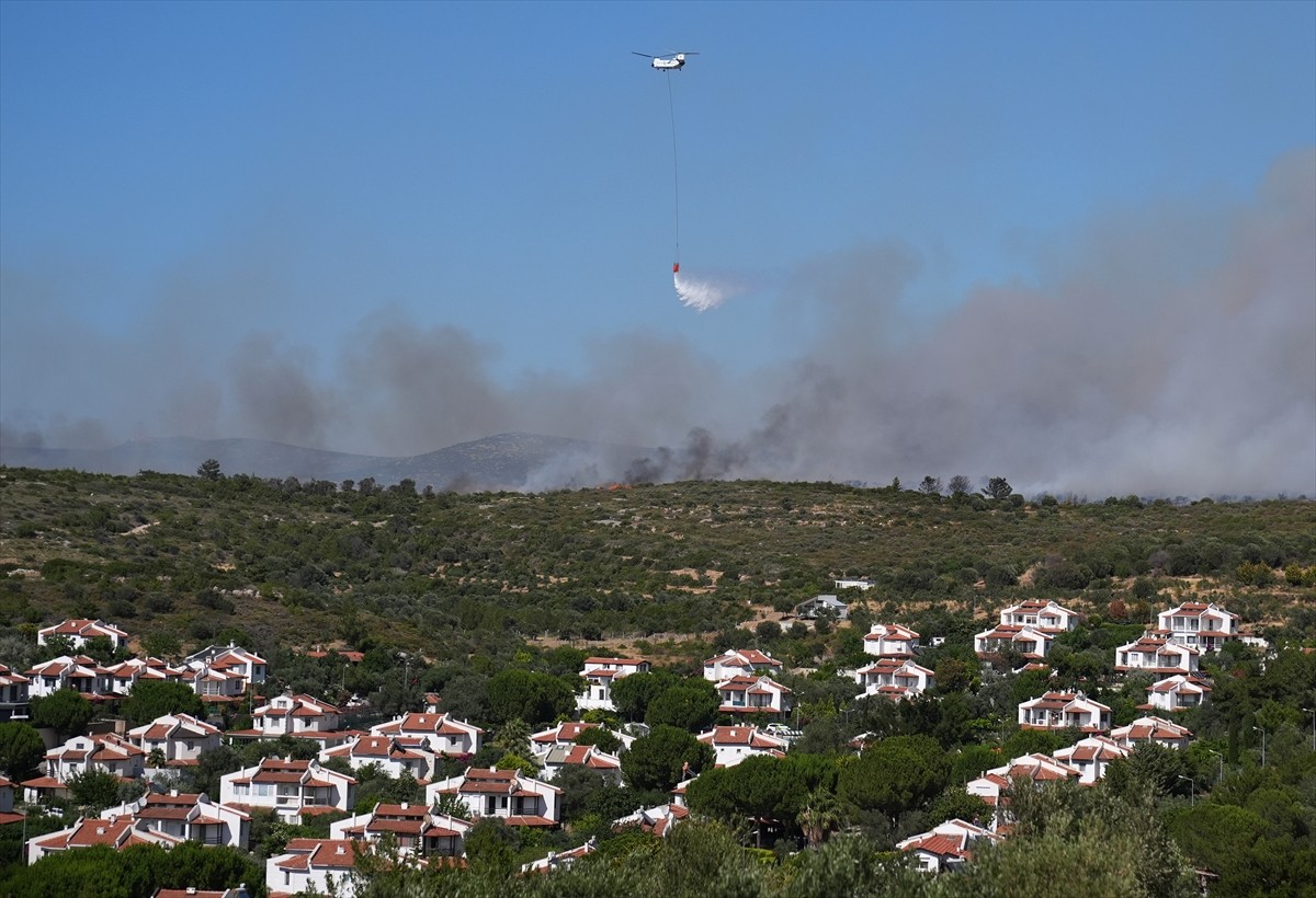 İzmir'in Çeşme ilçesi Ildırı Mahallesi'ndeki ziraat alanında başladıktan sonra ormana sıçrayan...