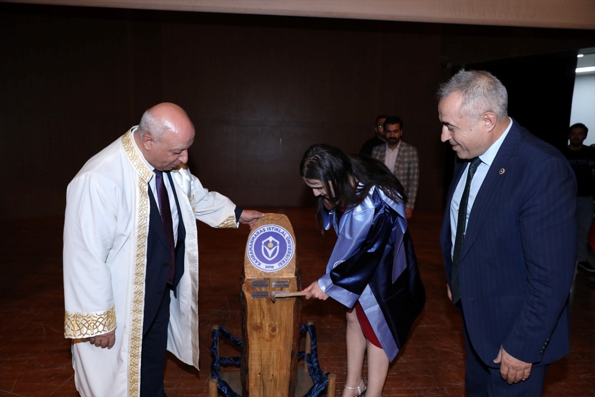 Kahramanmaraş İstiklal Üniversitesinde (KİÜ) eğitimlerini tamamlayan yaklaşık 260 öğrenci...