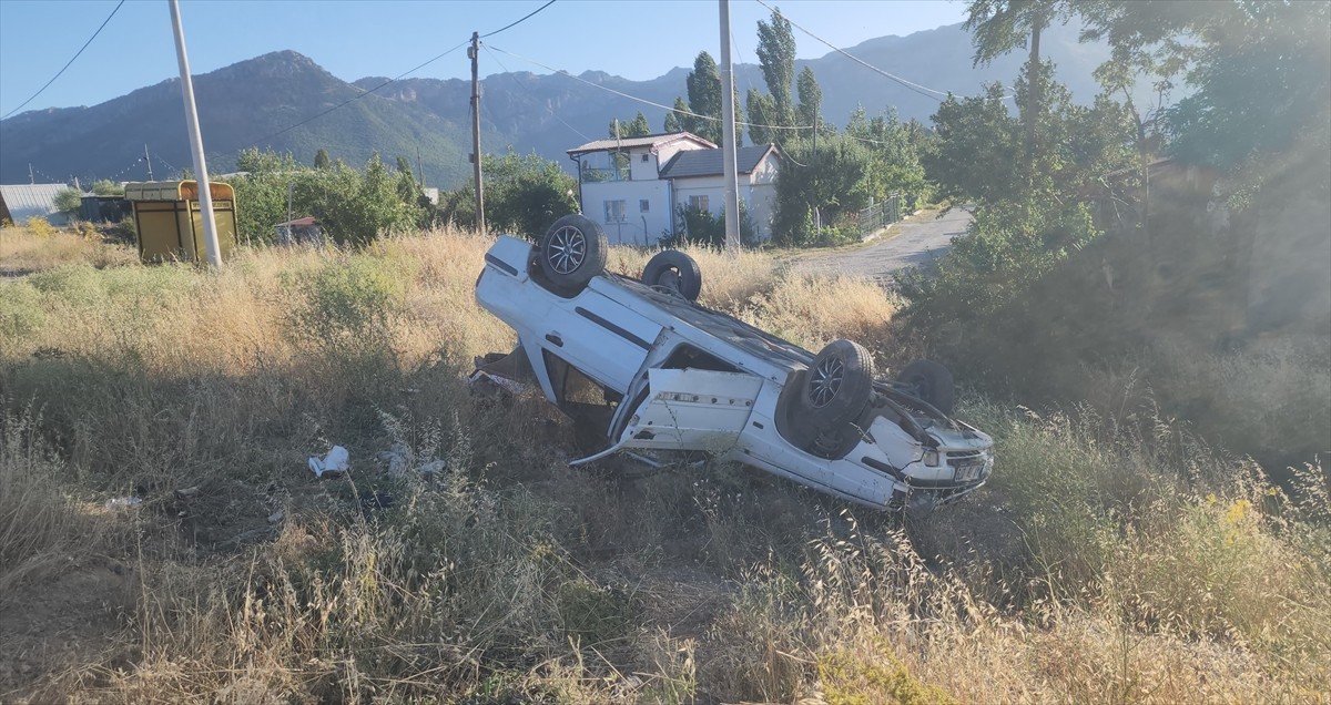 Konya'nın Seydişehir ilçesinde, şarampole devrilen otomobildeki 4 kişi yaralandı.