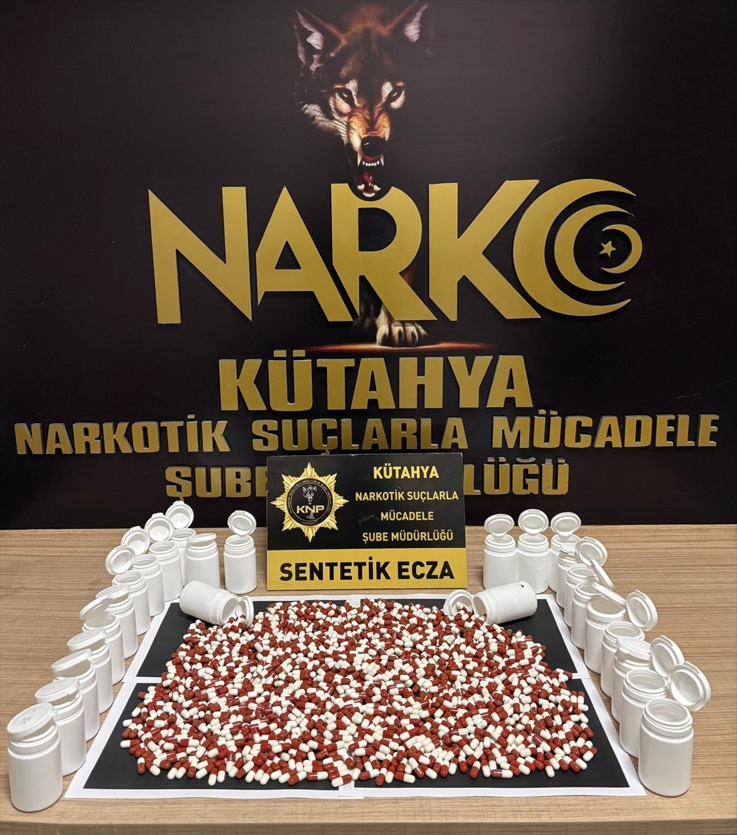 Kütahya'da uyuşturucu operasyonunda gözaltına alınan 4 şüpheli tutuklandı. Narkotim ekiplerinin...