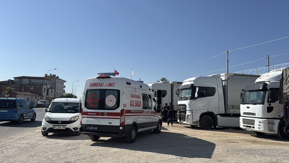 Manisa'dan yüklediği malzemeyi Edirne'ye getiren tır şoförü aracında ölü bulundu. Ekipler, tırda...