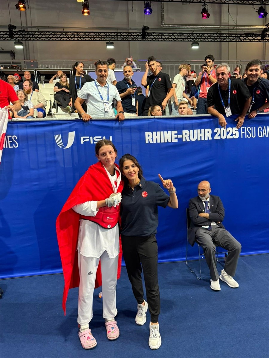 Milli tekvandocu Şevval Çakal (solda), FISU 2025 Dünya Yaz Üniversite Oyunları'nda (Universiade)...